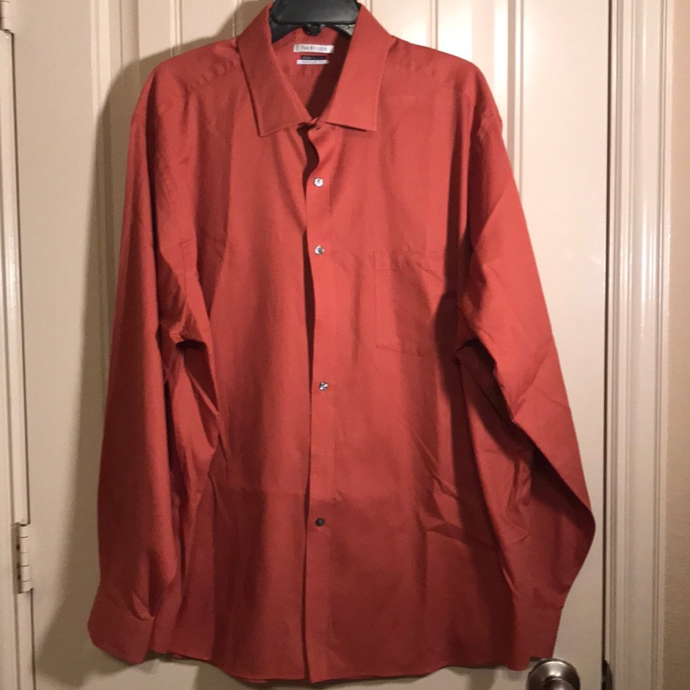 4/$10 item🤑 Van Heusen flex collar regular fit 18.5 neck Beautiful Rust longslv